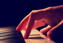 东升国际：[足球之夜]伊万：上任一周年的时刻.